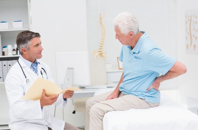 um paciente com artrose em uma consulta médica