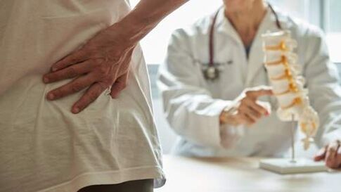 Se você sentir dor nas costas a longo prazo, você deve consultar um médico